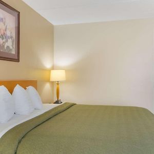 Queen Room Mobility Access